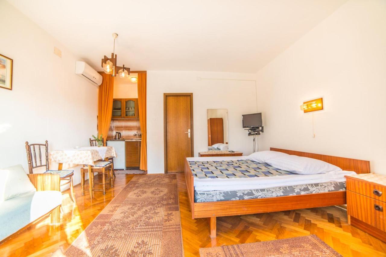Apartments Antic 4255 セルツェ エクステリア 写真